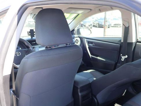 Used 2018 Toyota Corolla LE FWD image 30