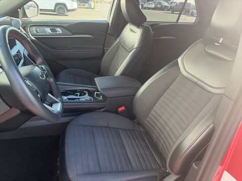 Used 2025 Ford Explorer ST-Line w/ ST-Line Street Pack AWD/4WD image 12