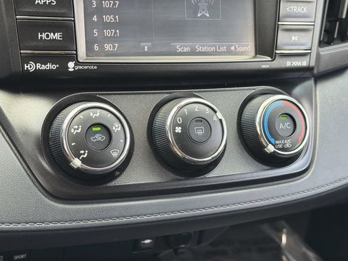Used 2017 Toyota RAV4 LE FWD image 21