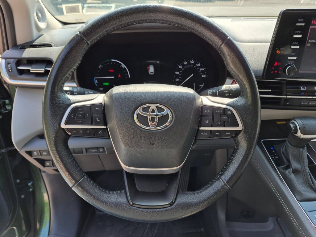 Used 2024 Toyota Sienna XLE w/ XLE Plus Package AWD/4WD image 17