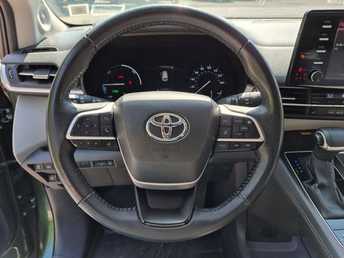 Used 2024 Toyota Sienna XLE w/ XLE Plus Package AWD/4WD image 17