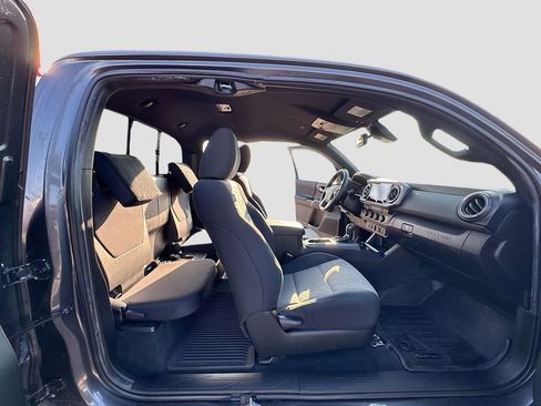 Used 2022 Toyota Tacoma TRD Sport image 31