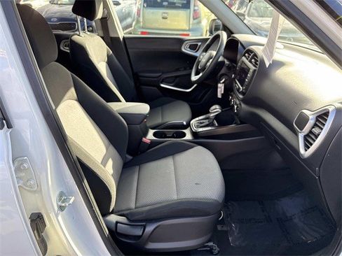 Certified 2023 Kia Soul LX w/ LX Technology Package image 9