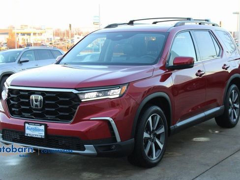 Used 2023 Honda Pilot Touring image 3