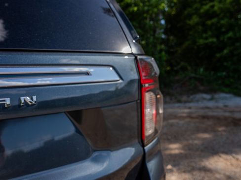 Used 2021 Chevrolet Suburban LT RWD image 11