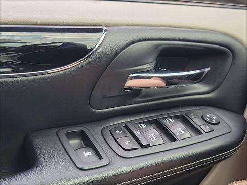 Certified 2020 Dodge Grand Caravan SXT FWD image 12