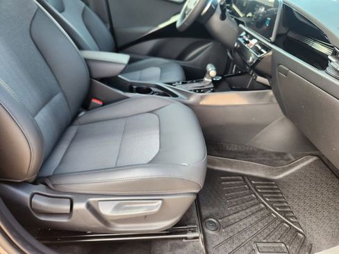 Certified 2024 Kia Niro EX image 17