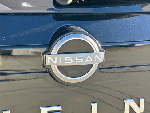 Used 2024 Nissan Pathfinder SL image 19