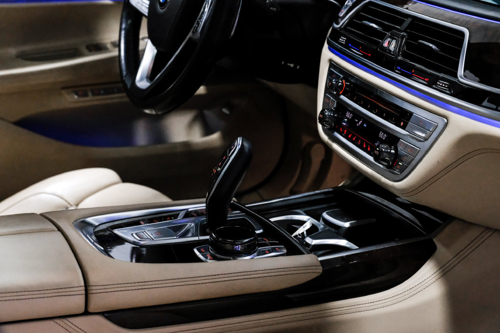 Used 2016 BMW 750i xDrive AWD/4WD image 32