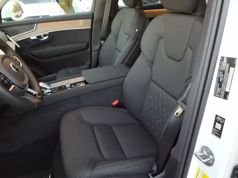 New 2026 Volvo XC90 B6 Plus w/ Protection Package Premier image 18