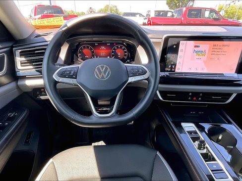 Used 2024 Volkswagen Atlas Peak Edition SEL AWD/4WD image 5