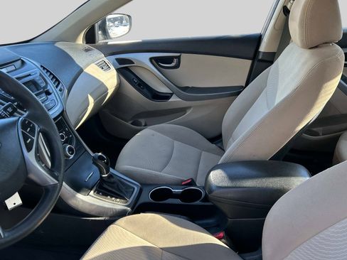 Used 2016 Hyundai Elantra SE image 18