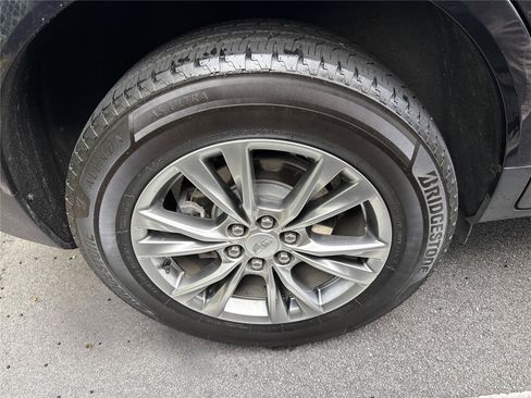 Used 2022 Cadillac XT5 Premium Luxury FWD image 9