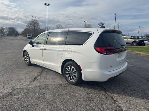 Used 2024 Chrysler Pacifica Select image 7