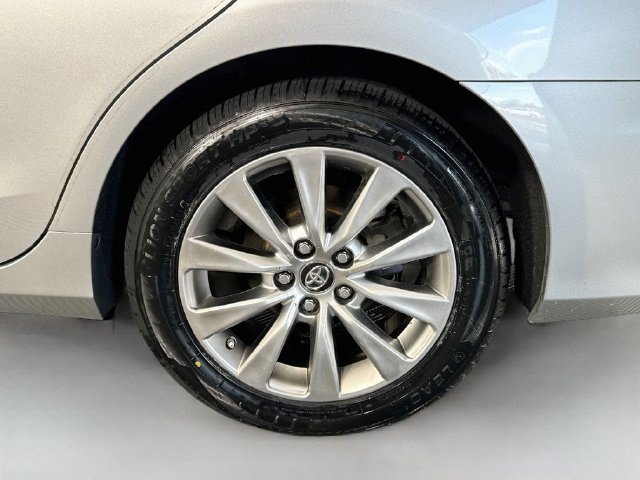 Used 2017 Toyota Camry XLE w/ Moonroof Package FWD image 36