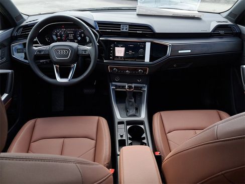 New 2025 Audi Q3 2.0T Premium image 24