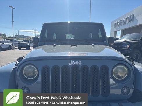 Used 2014 Jeep Wrangler Unlimited Rubicon w/ Connectivity Group AWD/4WD image 11