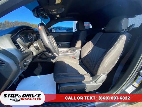 Used 2015 Dodge Challenger SXT image 15