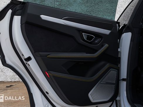 Used 2020 Lamborghini Urus image 28