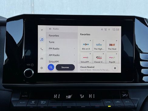 Used 2025 Toyota Camry SE image 30