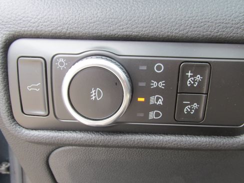 Used 2023 Ford Explorer XLT w/ Equipment Group 202A AWD/4WD image 33