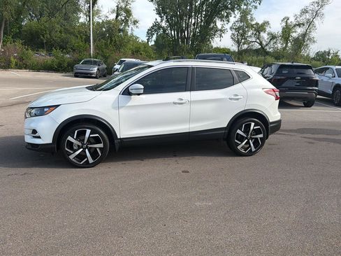 Used 2021 Nissan Rogue Sport SL AWD/4WD image 2