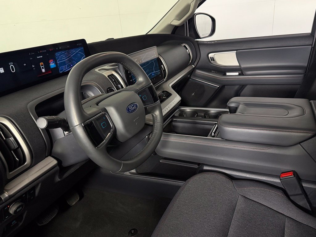 Used 2025 Ford Expedition Max Active AWD/4WD image 13
