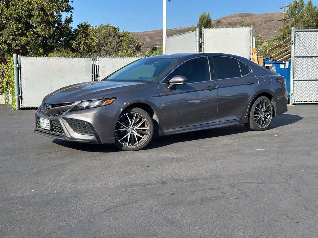 Used 2024 Toyota Camry SE FWD image 1