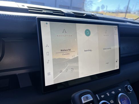 Certified 2025 Land Rover Defender 130 V8 image 25