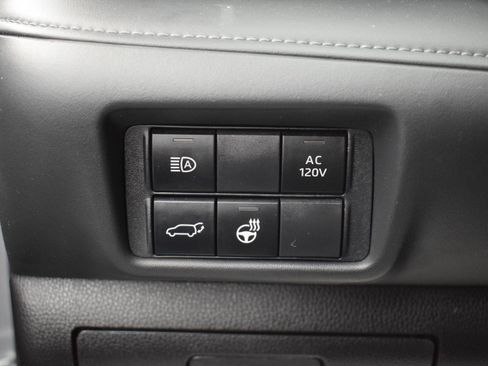 Used 2025 Toyota Highlander Limited AWD/4WD image 19