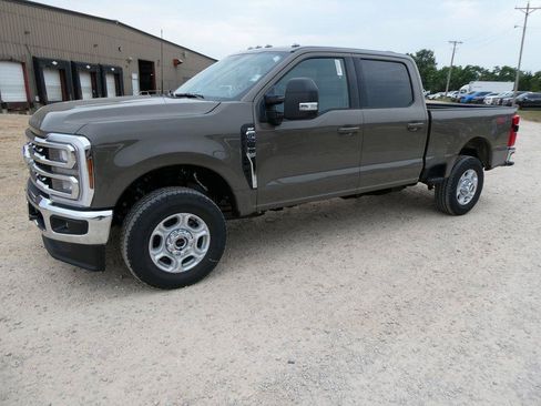 New 2026 Ford F250 XLT w/ XLT Premium Package AWD/4WD image 9