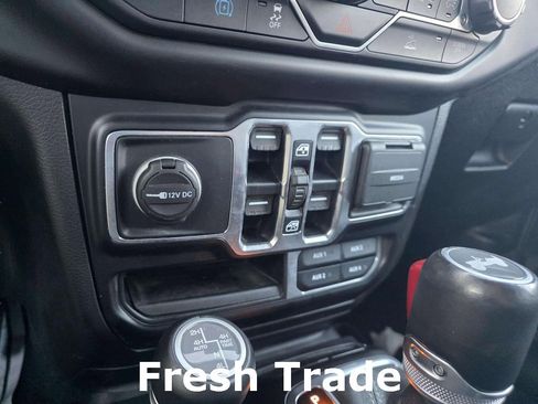 Used 2021 Jeep Wrangler Unlimited Sahara w/ Cold Weather Group image 17