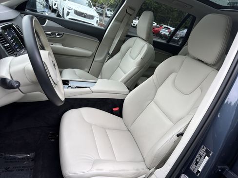 Certified 2025 Volvo XC90 B5 Core w/ Protection Package Premier AWD/4WD image 16