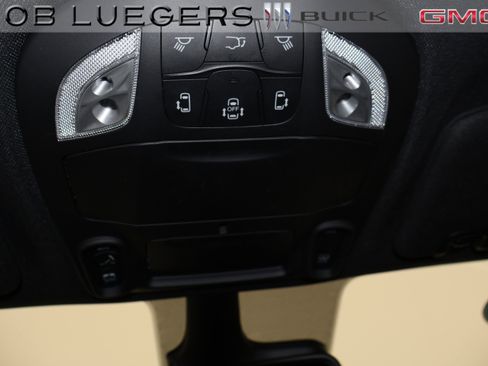 Used 2025 Chrysler Pacifica Limited image 27