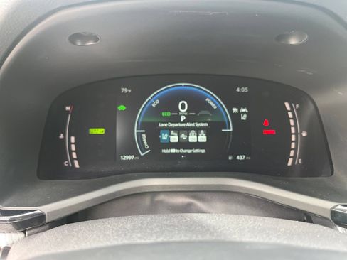 Used 2025 Toyota Camry SE AWD/4WD image 16
