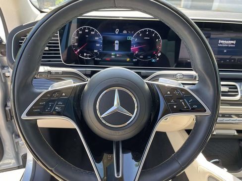 Used 2024 Mercedes-Benz GLS 450 4MATIC image 23