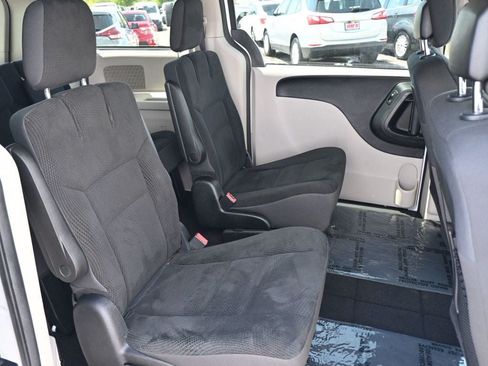 Used 2019 Dodge Grand Caravan SE w/ UConnect Hands-Free Group FWD image 28