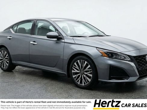 Used 2025 Nissan Altima 2.5 SV image 1