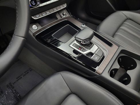 Used 2023 Audi Q5 2.0T Premium w/ Convenience Package image 11