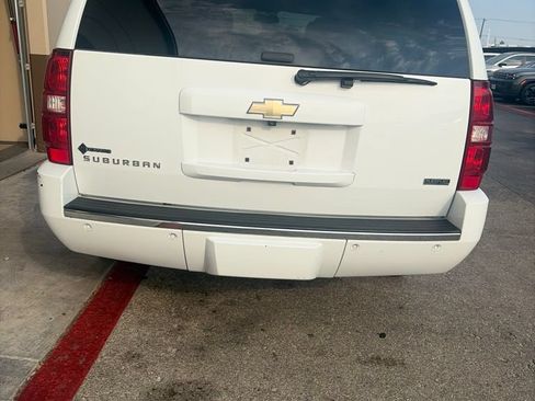 Used 2011 Chevrolet Suburban LTZ RWD image 5