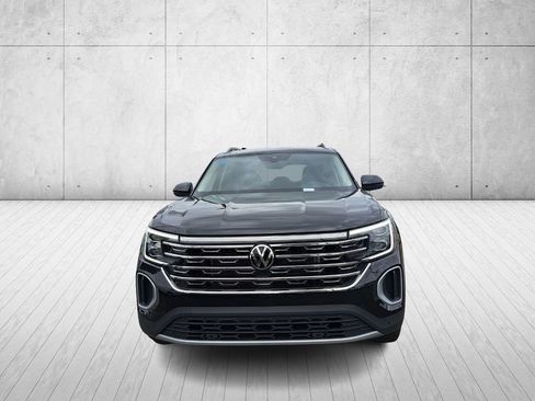 Used 2025 Volkswagen Atlas SEL image 2