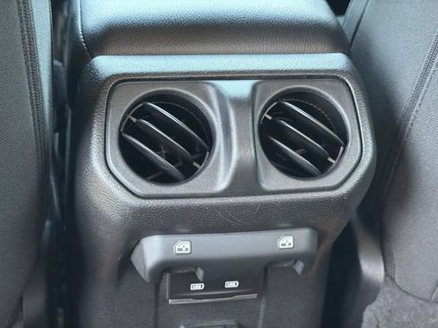 Used 2021 Jeep Gladiator Sport AWD/4WD image 26