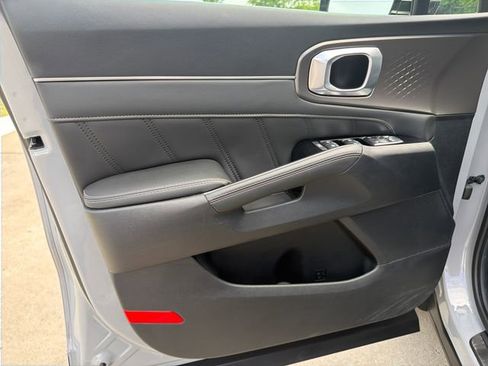 Used 2025 Kia Sorento SX FWD image 12