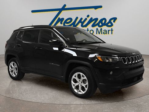 Used 2024 Jeep Compass Latitude AWD/4WD image 1