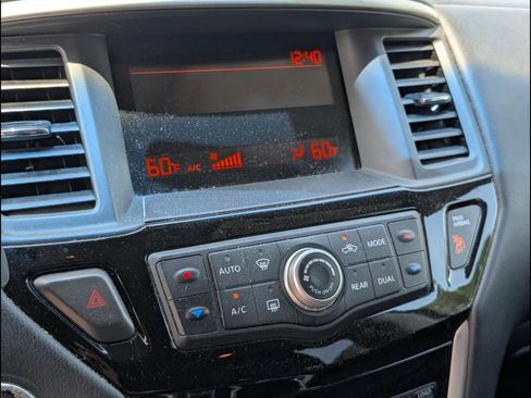 Used 2014 Nissan Pathfinder S FWD image 12
