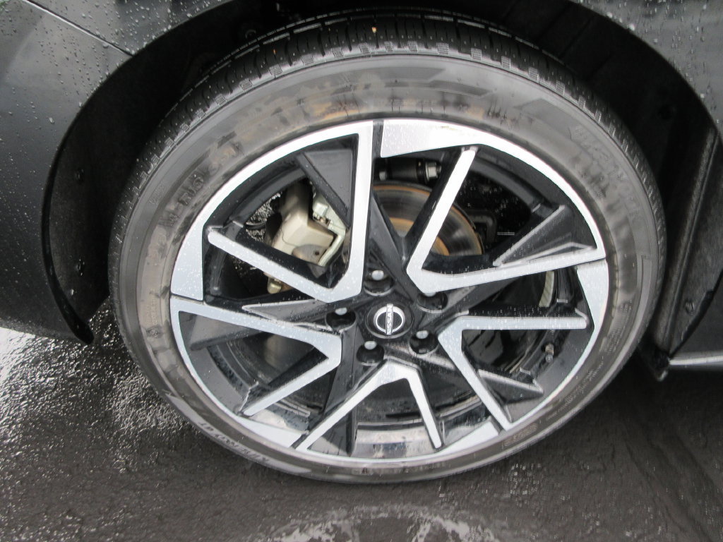 Used 2025 Nissan Sentra SR FWD image 9