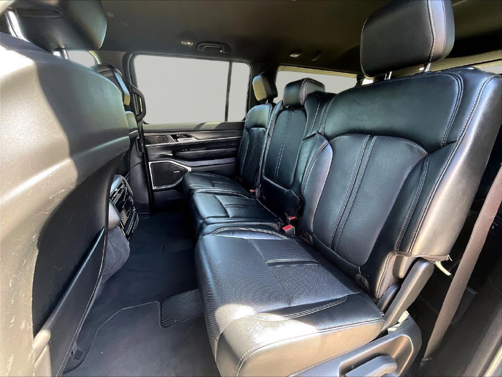 Used 2024 Jeep Wagoneer L Series III w/ Flexible Seating Group AWD/4WD image 25
