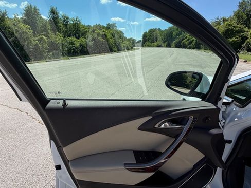 Used 2012 Buick Verano FWD image 22