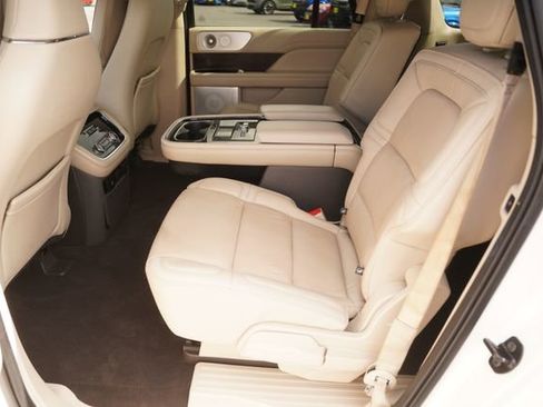 Used 2019 Lincoln Navigator L Reserve image 13