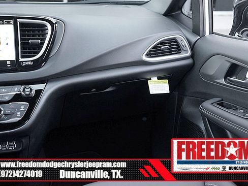 New 2025 Chrysler Voyager LX image 37